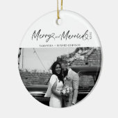 Merry and Married Pas getrouwd script voor kerst Keramisch Ornament (Links)