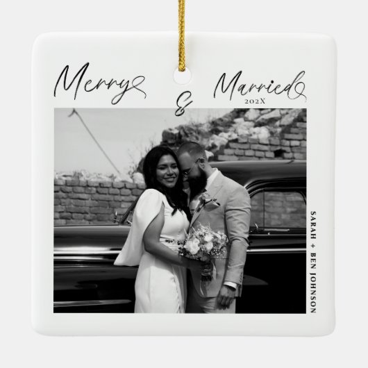 Merry and Married Pas getrouwd script voor kerst Keramisch Ornament (Achterkant)