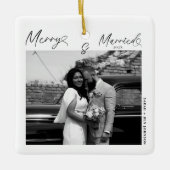 Merry and Married Pas getrouwd script voor kerst Keramisch Ornament (Voorkant)
