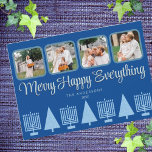 Merry Blue Interreligieuze Menorah Tree Cute 4 Fot Feestdagenkaart<br><div class="desc">Pas deze vier fotocollage-vakantiekaarten aan in een eenvoudig pastelblauw en donkerblauw Merry Happy Alles-interreligieus ontwerp. Een elegant gestileerde manuscriptdoopvont in bleek blauw met een lichte dalingsschaduw in donkere marine voegt rente toe en de rij van vijf lichtblauwe Menorahs en vier passende kerstbomen maken deze vlakke vakantiekaarten een stijlvolle keus voor...</div>