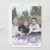 Merry & Bright Calligrafie Script Paarse Foto Feestdagenkaart (Voorkant)