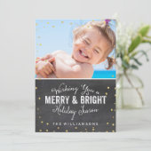 Merry & Bright Christmas Gold Confetti Foto Feestdagenkaart (Staand voorkant)