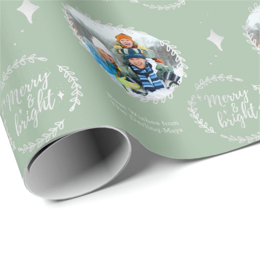 Merry & Bright Custom Foto Groen en Zilver Cadeaupapier (Rol Hoek)