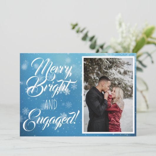Merry Bright Engaged Blue Snowflake Bokeh foto Feestdagenkaart (Staand voorkant)