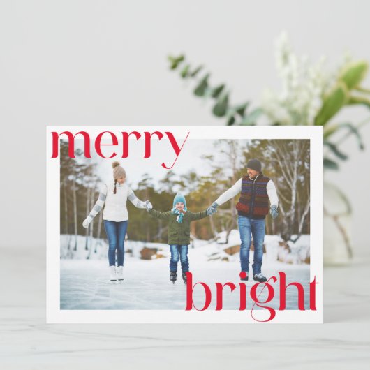 Merry Bright Festieve Rode Typografie Fun Twee Fot Feestdagenkaart (Staand voorkant)