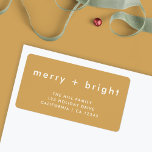 Merry   Bright | Kerstadres voor oranje goud Etiket<br><div class="desc">Eenvoudig,  stijlvol,  trendy 'kwiek   helder'-adreslabel met moderne,  minimalistische typografie in wit op een rijke ochre mosterdgele achtergrond. De groet,  de naam en het adres kunnen gemakkelijk voor een persoonlijke aanraking worden aangepast. Een eigenaardig kerstlabel dat gekoppeld is aan onze complementaire reeks kaarten,  betekent dat je uit de menigte komt!</div>