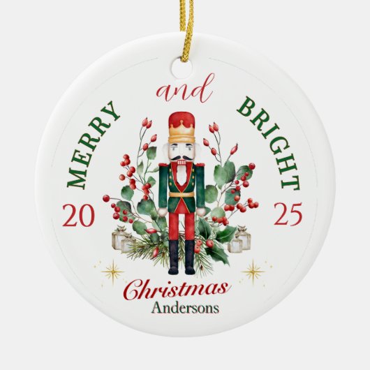 Merry & Bright Nutcracker Solder Holly Berry Keramisch Ornament (Voorkant)