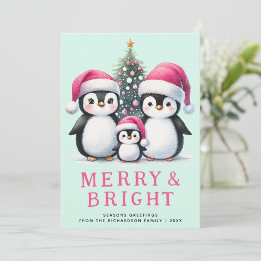 Merry & Bright Penguins Familie Roze Munt Kerstmis Feestdagenkaart (Staand voorkant)