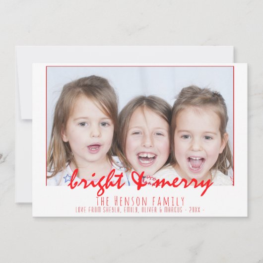 Merry Bright Red Script Familiefoto Kerstmis Feestdagenkaart (Voorkant)