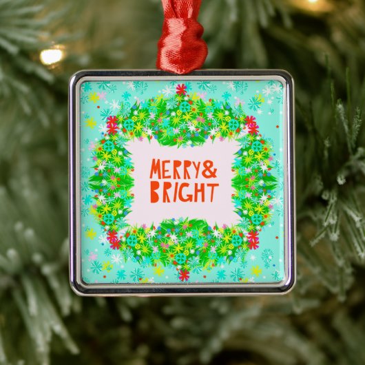 Merry & Bright Wreath Metalen Ornament (Boom)