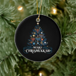 Merry Chrismukkah Joodse feestdag Chanoeka Keramisch Ornament<br><div class="desc">Vrolijk Chrismukkah Joodse feestdag Chanoeka Religieus</div>