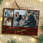 Merry Christmas 3 foto's elegant script rode plaid Folie Feestdagenkaart<br><div class="desc">Elegante stijlvolle Merry Christmas echte gouden folie classic kalligrafie script drie familie foto collage rood groen plaid tartan rustieke luxe vakantie kaart met uw aangepaste gepersonaliseerde tekst aan beide zijden.        De kleur van de folie is veranderlijk - u kunt kiezen voor goud,  zilver of roos goud.</div>