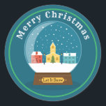 Merry Christmas Blue Country Snow Wereldbol Ronde Sticker<br><div class="desc">Voeg de bekroning toe aan uw kaarten en correspondentie met deze aantrekkelijke wereldbollen stickers. Bespaar bovenop de verkoopprijs van vandaag met de gratis verzending van Zazzle Black. Visa, Eurocard/MasterCard, PayPal en American Express worden aanvaard. Ontwerp compilatie copyright Laurie Bethard, DBA Eastern Star Christmas Shop. Je wordt uitgenodigd om onze winkelpagina...</div>