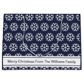 Merry Christmas Blue White Snowflakes Family Name Groot Cadeauzakje (Voorkant)