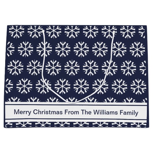Merry Christmas Blue White Snowflakes Family Name Groot Cadeauzakje (Voorkant)
