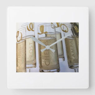 **MERRY CHRISTMAS "CHEERS COCKTAIL" CLOCK VIERKANTE KLOK