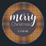 Merry Christmas Dark Plaid Ronde Sticker<br><div class="desc">Elegante donkerbruine,  oranje en blauw klassieke sticker voor kerstcadeaus en andere verrassingen. Ik wens je een kleurrijk en vrolijk feest!</div>
