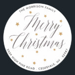 Merry Christmas Elegant Script Return Adres Ronde Sticker<br><div class="desc">Kleed je kerstenveloppen of pakjes aan met deze feestelijke sticker met de woorden "Vrolijk kerstfeest" in een prachtig script lettertype omgeven door gouden sterren. Voeg jouw namen,  adressen of aangepaste tekst toe om te personaliseren. Feestelijk en elegant,  maar toch eenvoudig en klassiek - ideaal voor de feestdagen</div>
