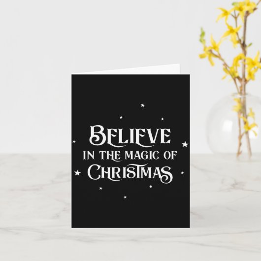 Merry Christmas Family Believes In The Magic Of Ch Kaart (Gele Bloem)