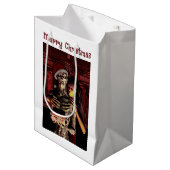 Merry Christmas. Funny skeleton with woman Medium Cadeauzakje (Voorkant Gekanteld)