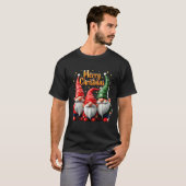 Merry Christmas Gnomes Cozy Winter Gatherings  T-shirt (Voorkant volledig)