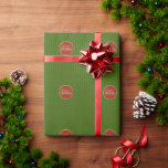 Merry Christmas Green Custom Text Wrapping Paper Cadeaupapier<br><div class="desc">Een mooie manier om cadeaus in te pakken voor iedereen op je lijst. Groen vrolijk kerstinpakpapier. Voeg uw aangepaste tekst of bericht toe. Groene,  rode en gouden kleuren. Geweldig voor de kerstvakantie. Gebruik de sjabloon om uw aangepaste groene kerstinpakpapier te creëer.</div>