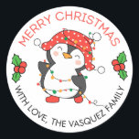 Merry Christmas Lights Penguin Stickers Labels<br><div class="desc">Verlicht uw vakantieseizoen met deze schattige Merry Christmas Stickers. Deze ronde sticker is voorzien van een onweerstaanbaar schattige pinguïn omringd door twinkelende lichtjes,  die een hartverwarmend tintje geeft aan je kerstversieringen. Perfect voor het toevoegen van een gezellige en feestelijke sfeer aan uw kaarten,  cadeaus en doe-het-zelfvakantieprojecten.</div>
