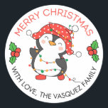 Merry Christmas Lights Penguin Stickers Labels<br><div class="desc">Verlicht uw vakantieseizoen met deze schattige Merry Christmas Stickers. Deze ronde sticker is voorzien van een onweerstaanbaar schattige pinguïn omringd door twinkelende lichtjes,  die een hartverwarmend tintje geeft aan je kerstversieringen. Perfect voor het toevoegen van een gezellige en feestelijke sfeer aan uw kaarten,  cadeaus en doe-het-zelfvakantieprojecten.</div>