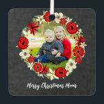 Merry Christmas Mom Rustic Chalkboard Photo Metalen Ornament<br><div class="desc">Wish mom a merry christmas with this rustic chalkboard and red floral wreath photo ornament.</div>