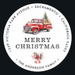 Merry Christmas Retro Truck Retour Adreslabels Ronde Sticker<br><div class="desc">Creëer mooie kerst retour adreslabels met een retro rode truck met een kerstboom en cadeaus. Personaliseer deze waterverf kerstlabels eenvoudig met uw familienaam en adres.</div>