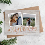 Merry Christmas Rustic Roos Gold Script Foto Feestdagenkaart<br><div class="desc">Betaalbare op maat gedrukte kerstfotokaarten met eenvoudige sjablonen voor maatwerk. Dit rustieke chique ontwerp heeft een 2 fotosjabloon met faux roos gouden folie scripttekst op een houten achtergrond. Personaliseer het met uw foto's, familienaam, het jaar of andere aangepaste tekst. Houd er rekening mee dat de faux folie en houten achtergrond...</div>