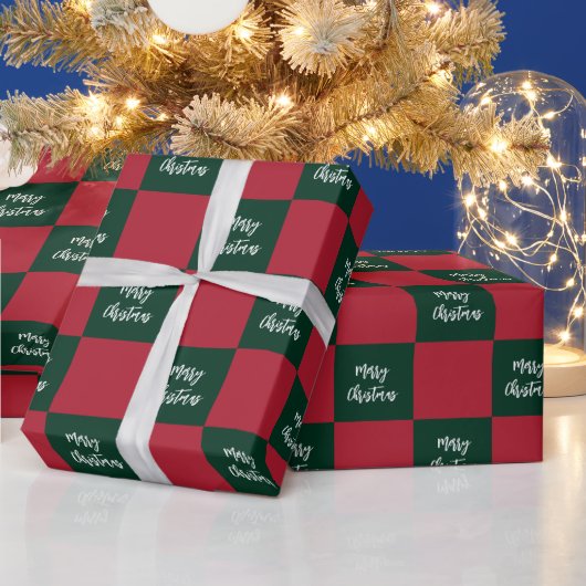 Merry Christmas Script Green and Red Checkerboard Cadeaupapier (Feestdagen)
