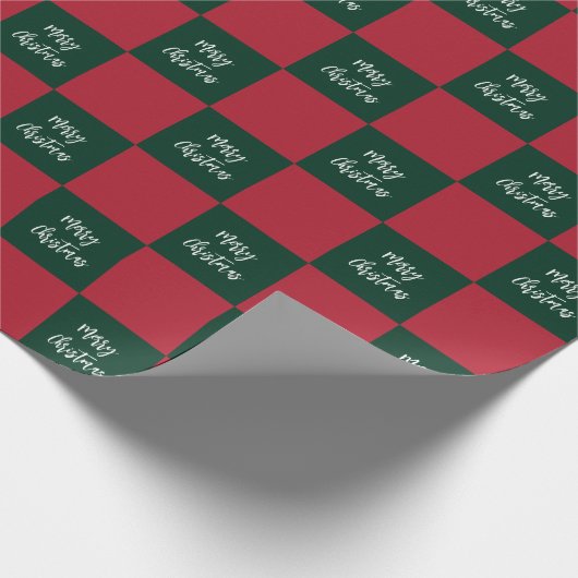 Merry Christmas Script Green and Red Checkerboard Cadeaupapier (Hoek)