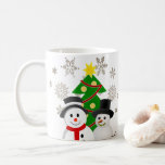 Merry Christmas Snowman gepersonaliseerd Koffiemok<br><div class="desc">Personaliseer deze lieve sneeuwman en kerstboom koffie mok met jouw naam en vakantie groet. Deze mok heeft ook zilveren sneeuwvlokken.</div>