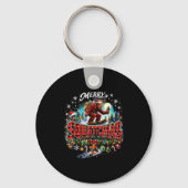 Merry Christmas Squatchmas Funny Bigfoot Snowboard Sleutelhanger (Voorkant)