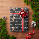 MERRY CHRISTMAS-tekst met Gingerbrood Man Cadeaupapier<br><div class="desc">White MERRY CHRISTMAS text met gingerbrood man en sneeuwvlokken op zwarte achtergrond. De tekst kan worden uitgegeven. De achtergrondkleur kan worden gewijzigd.</div>