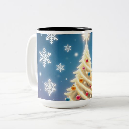 Merry Christmas Tree Holiday Mug – Festive Coffee Tweekleurige Koffiemok (Voorkant links)