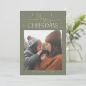 Merry Christmas Typography Sage Green Photo Feestdagenkaart (Staand voorkant)