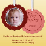 Merry Christmas voeg foto familienaam rood toe Ornament Kaart<br><div class="desc">Personaliseer deze 'Merry Christmas' ornament kaart met een foto op de voorkant en je familienaam op de achterkant. Wordt geleverd met een handig lint om op te hangen,  waardoor ze gemakkelijk te tonen en te genieten zijn. Red en White.</div>