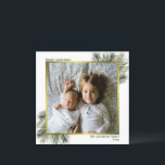 Merry Christmas Waterverf Pine Sage & Gold Foto Feestdagenkaart<br><div class="desc">Deze prachtige vierkante kaart heeft een eenvoudig maar elegant design met uw foto omgeven door een faux folie gouden lijst en handgeschilderde waterverf pijnboomboughs. Het onderschrift luidt: Vrolijk kerstfeest, met jouw naam en het jaar eronder. De achterkant heeft ruimte voor een briefje en handtekening. Geavanceerd, feestelijk en chique, deze kaart...</div>