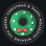 Merry Christmas Wreath Cookie Custom Ronde Sticker<br><div class="desc">Onze heerlijke Merry Christmas Wreath Cookie Custom Classic ronde Sticker heeft waterverf afbeelding van suikerkoekje in de vorm van een kerstkrans versierd met groen,  rood en wit glazuur. Alle tekst kan worden bijgewerkt met uw eigen aangepaste naam en details.</div>