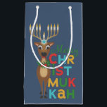 Merry Christmukkah Reindeer Klein Cadeauzakje<br><div class="desc">Kerstrendieren met een Hanukkah-menorah voor geweien met een Merry Christmukkah-groet.</div>
