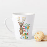 Merry Christmukkah Reindeer Latte Mok<br><div class="desc">Kerstrendieren met een Hanukkah-menorah voor geweien met een Merry Christmukkah-groet.</div>