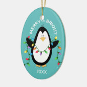 Merry en Bright Kerstmis Penguin Fun Blue Oval Keramisch Ornament (Links)
