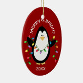 Merry en Bright kerstpinguïn in rood Keramisch Ornament (Rechts)