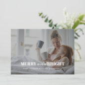 Merry en Bright | Moderne stijlvolle kerstfoto Feestdagenkaart (Staand voorkant)