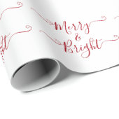 Merry en Bright | Moderne Typografie Red Kerstmis Cadeaupapier (Rol Hoek)