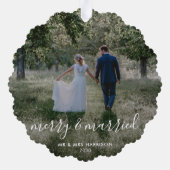 Merry en getrouwd | Kerstfoto Newleyweds Ornament Kaart (Achterkant)