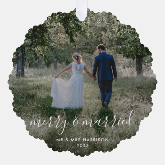 Merry en getrouwd | Kerstfoto Newleyweds Ornament Kaart (Voorkant)