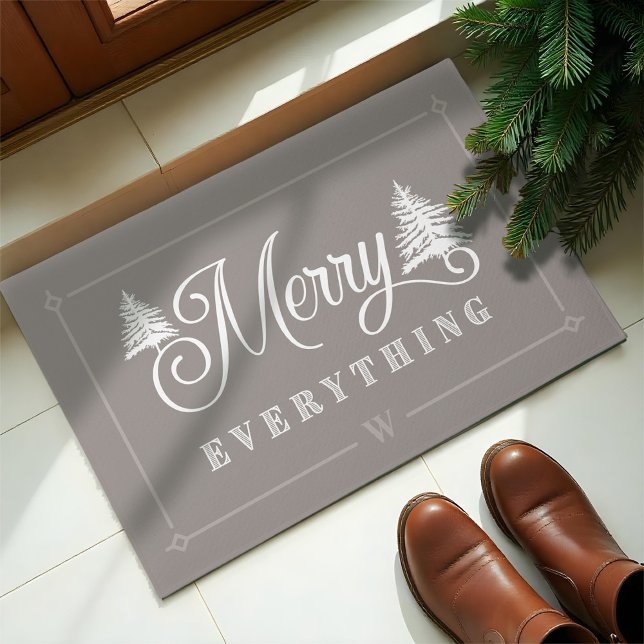 Merry Everything Grey Pine Trees Familie Monogram Deurmat (Merry Everything Green Pine Trees Family Monogram Doormat)